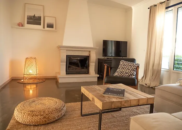 Pina Hideaway With A Sea View Rooftop Terrace *